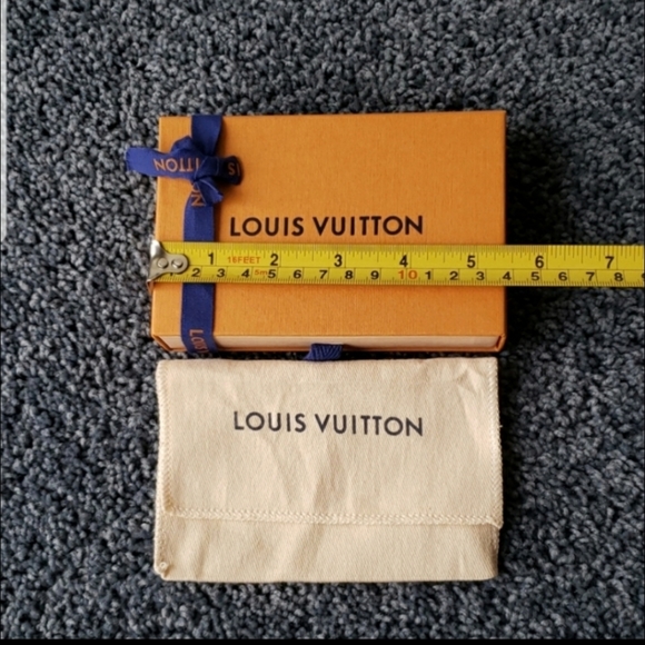 Louis Vuitton Gift Box & LV Dust bag - Picture 2 of 6